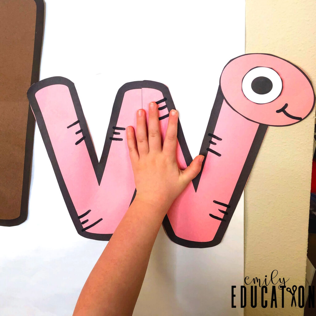 Letter W anchor chart for teaching letters of the alphabet